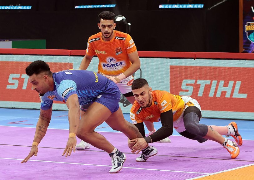 Puneri Paltan decimate table toppers Bengal Warriors in record breaking PKL clash for home team