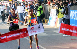 Elite-Winner-Mutai-at-Finish-line