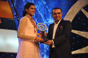 PV-Sndhu-received-Indian-of-the-year-in-the-sports-category