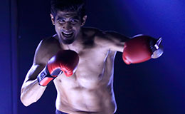 Vijender Singh Indian Pro Boxer to face Frenchman Matiouze Royer