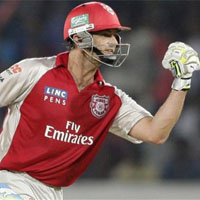 Gilchrist dents Super Kings' playoff chances