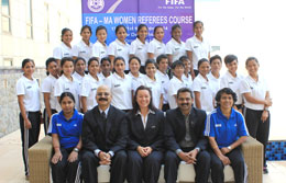 25-Women-Participants-pose-with-Krystyna-Szokolai-Dr-Shaji-Prabhakaran-and-Gautam-Kar