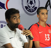 Goutam-Ghosh-head-coach-and-Striker-Krishna-Pandit-at-the-Pre-Match-Official-Press-Conference