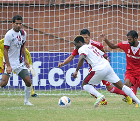 Mohun Bagan Sony Norde dribbles past defenders