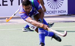 UP Wizards VR Raghunath at a warmup session in Lucknow during the Hero HIL 2014