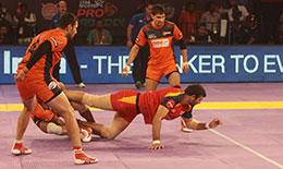 Ajay Thakur Bengaluru Bulls attempts to reach the mid line as he is tackled by a U Mumba defender