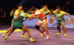 Patna Pirates try to stop Manjit Chillar of Puneri Paltan from a successful raid