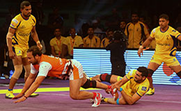 Sukesh Hegde single handed attempt to catch rival Manjeet Chhillar proves unsuccesful on Day 2 of Star Sports Pro Kabaddi Season 3 in Vizag
