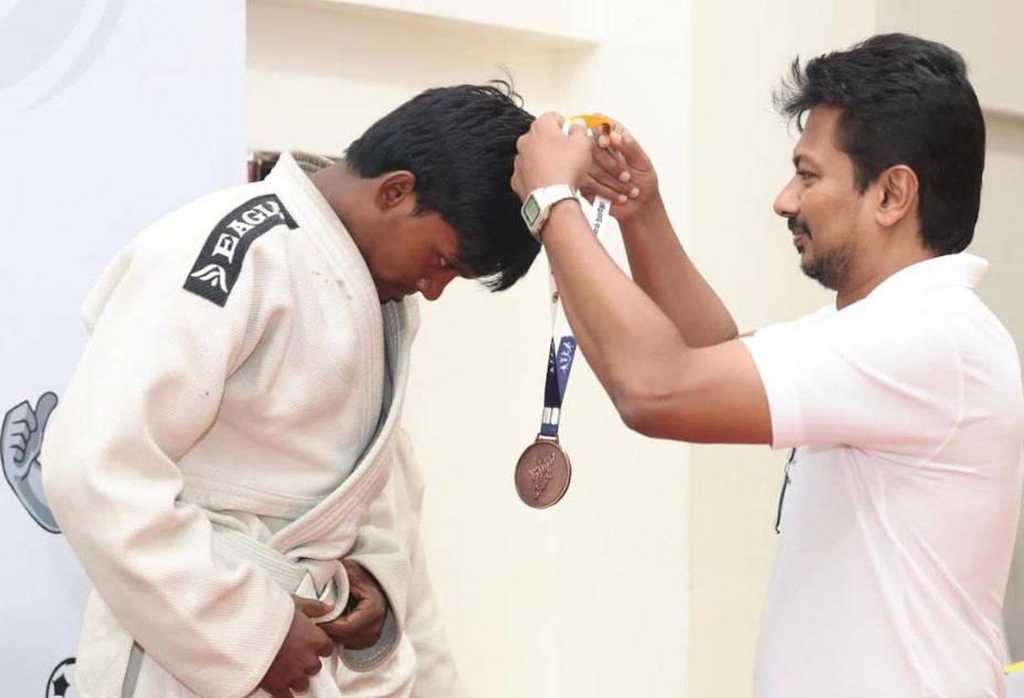 CM Trophy 2024 Chennais Akash Raj wins 2nd judo gold Chengalpattus Shobana changes colour of medal