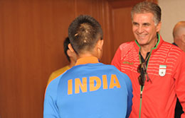 Sunil Chhetri greets Carlos Quieroz in Bengaluru