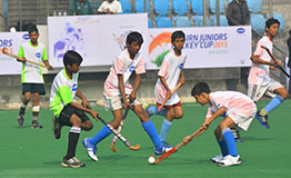 Cairn-Junior-Hockey-Cup-players-in-action-on-day-one