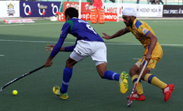 Gurmail-Singh-of-JPW-in-action-against-UPW-at-Lucknow