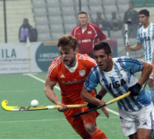 Mazzilli-Agustin-of-ARG-in-action-against-NED-in-their-HHWL-Men-Final-2014