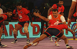 Wazir Singh is tackled in the final minute by a Dabang Delhi defender to give Delhi the win
