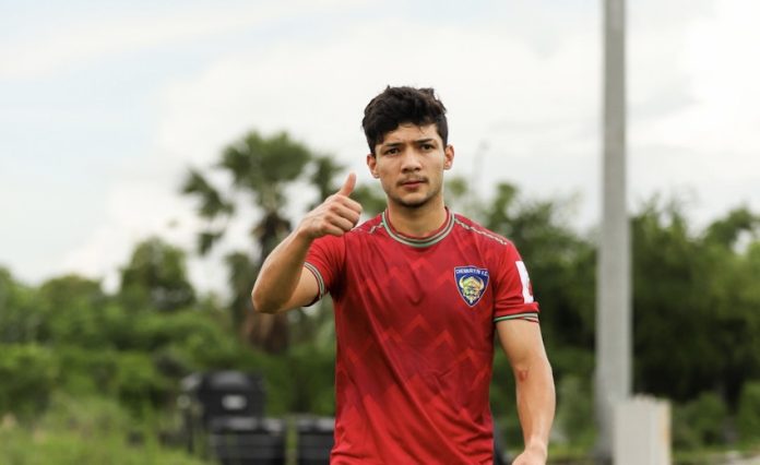Chennaiyin_FCs_midfielder_Ayush_Adhikari_in_training_1
