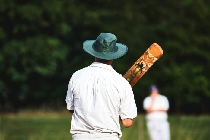 Cricket umpire in a white shirt and hat on the field, representative image for Richard Kettleborough's 100th Test